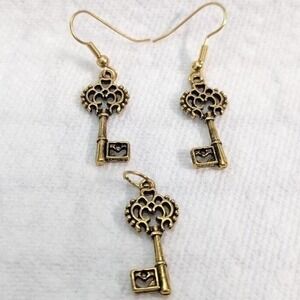 New Gold Tone Skeleton Key Pendant Earrings Set Women OS Gold 2 Sided Jewelry